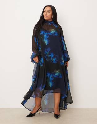 ASOS DESIGN Curve - Maxi-Hängerkleid mit gebundenem Ausschnitt, nach hinten abfallendem Saum und blauem Blumenmuster-Bun...