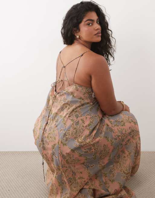 ASOS DESIGN Curve - Maxi jurk met bandjes, uitsnijding, versierde buste en paisley print, 3 van 4
