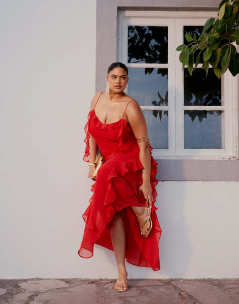 ASOS DESIGN Curve - Maxi jurk van getextureerde chiffon met slepende ruches in rood - view 1