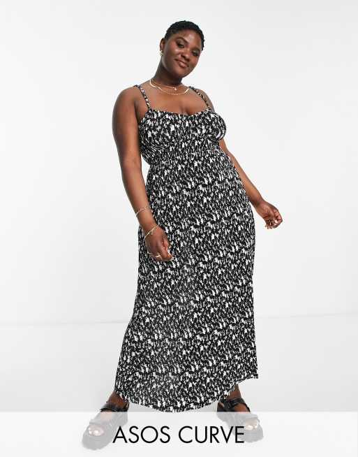 ASOS DESIGN Curve - Maxi jurk van plissé met bandjes en fijne bloemenprint in zwart en wit