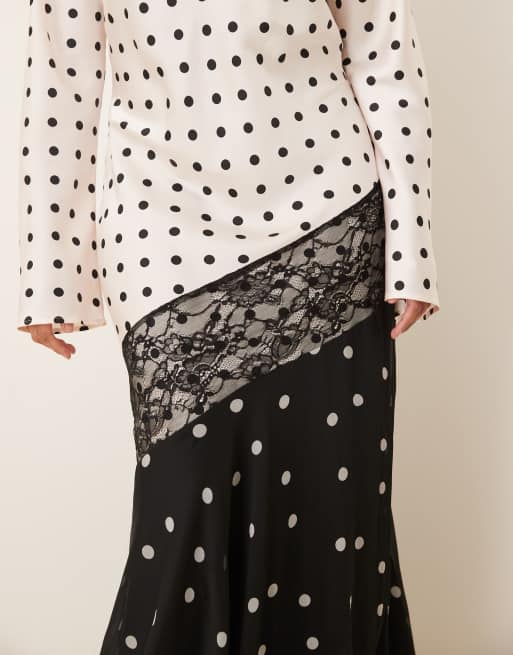 ASOS DESIGN Curve - Maxi jurk van satijn met kanten rand en stippen in zwart-wit, 3 van 4