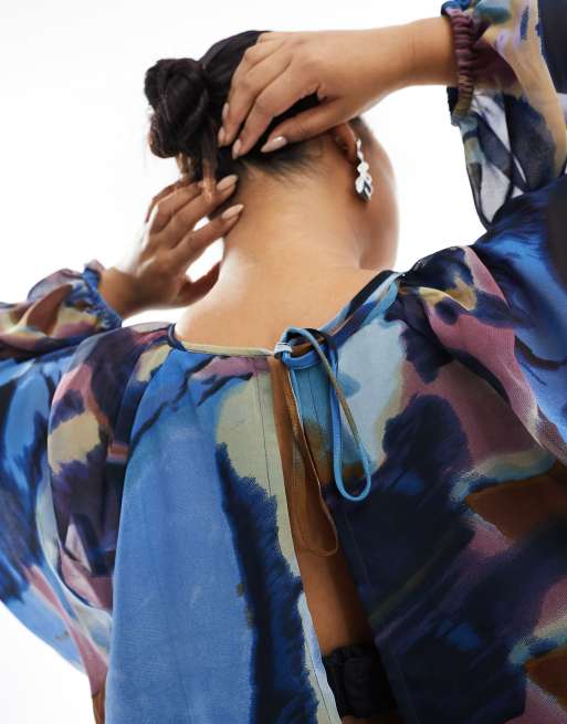 ASOS DESIGN Curve - Maxi smockjurk van chiffon met geschulpte taille in abstracte paarse print, 3 van 4