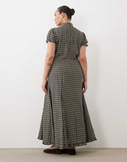 ASOS DESIGN Curve maxi tea dress with ruffle hem in brown check, 4 of 4