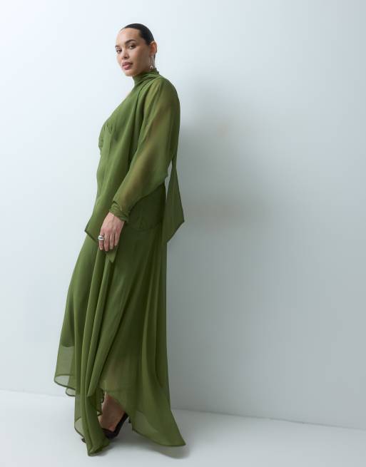 ASOS DESIGN Curve maxikjole med flagermusærmer, asymmetrisk vid nederdel og tørklæde i olivengrøn, 2 af 5
