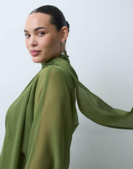 ASOS DESIGN Curve maxikjole med flagermusærmer, asymmetrisk vid nederdel og tørklæde i olivengrøn, 5 af 5