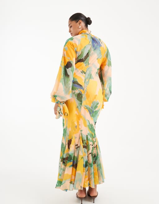 ASOS DESIGN Curve maxiklänning med hög krage och klockad fåll i grön blommig print, 2 av 4
