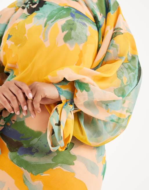 ASOS DESIGN Curve maxiklänning med hög krage och klockad fåll i grön blommig print, 4 av 4
