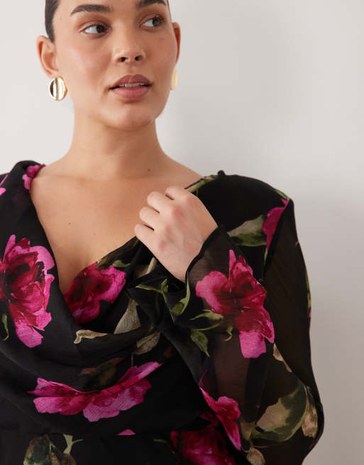 ASOS DESIGN Curve Maxikleid aus Chiffon mit Wasserfallausschnitt und Blumenmuster in Dunkelpink, 4 von 4