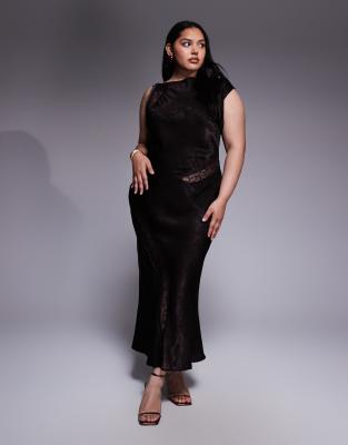 ASOS DESIGN Curve - Maxikleid aus Satin in Schokobraun mit schrägem Schnitt, Spitzendetail und U-Boot-Ausschnitt-Brown