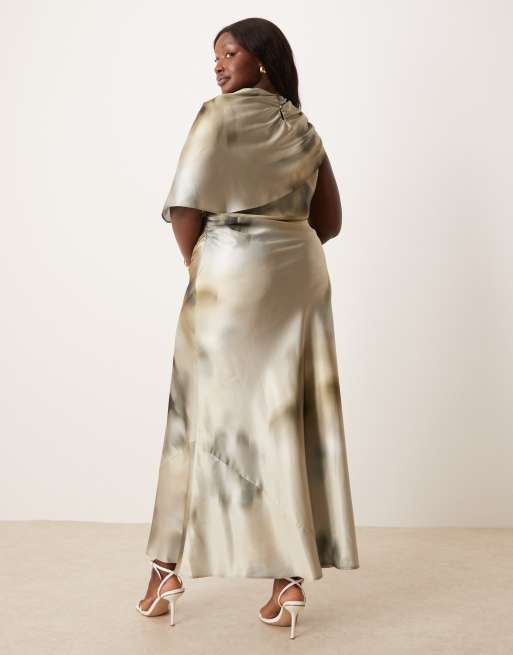 ASOS DESIGN Curve – Maxikleid aus Satin mit Schlitz am Ausschnitt, Cape-Detail und rauchigem Blumenmuster, 2 von 4