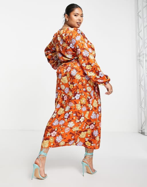 ASOS DESIGN Curve – Maxikleid aus Satin mit Wickeldesign und Blumenmuster im 70er-Stil, 2 von 4