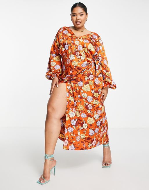 ASOS DESIGN Curve – Maxikleid aus Satin mit Wickeldesign und Blumenmuster im 70er-Stil, 4 von 4