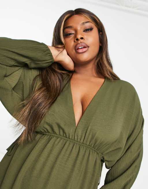 ASOS DESIGN Curve – Maxikleid in Khaki mit Fledermausärmeln und elastischer Taille, 3 von 4