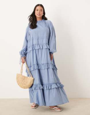 ASOS DESIGN Curve - Maxikleid in Rauchblau mit gestuftem Rüschen-Design und Bindedetails