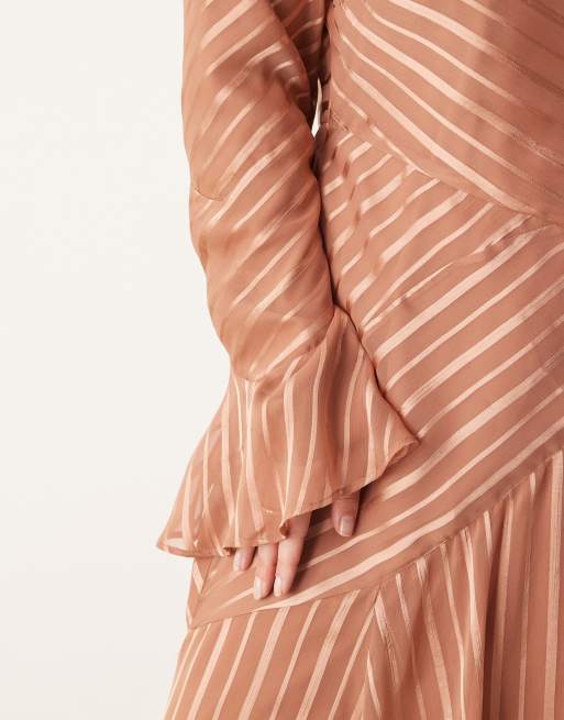 ASOS DESIGN Curve – Maxikleid in Rostrot mit Streifen und ausgestellten Ärmeln, 2 von 4