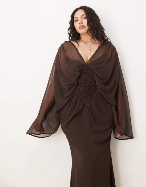 ASOS DESIGN Curve – Maxikleid in Schokobraun mit tiefem Ausschnitt, Kappärmeln und wabenförmigem gesmoktem Detail - view 1
