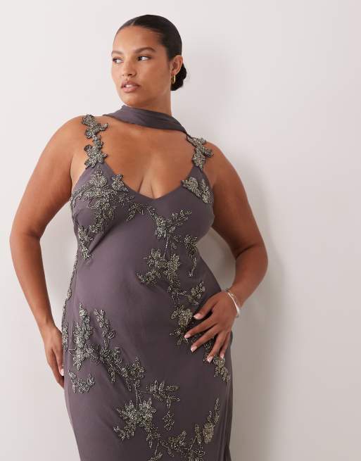 ASOS DESIGN Curve Maxikleid mit Blumenmuster und Verzierung, Camisole, mit Schal in Anthrazitgrau, 4 von 4