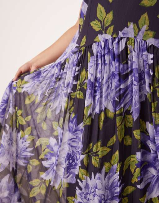 ASOS DESIGN Curve – Maxikleid mit großem Blumenmuster und höher angesetzter Taillennaht, 4 von 4