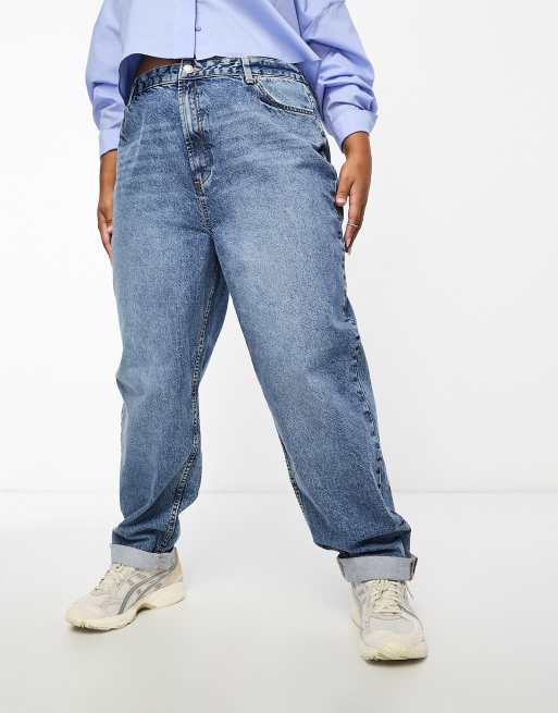 ASOS DESIGN Curve – Mellanblå, avslappnade mom jeans med hög midja, 3 av 5