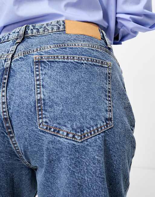 ASOS DESIGN Curve – Mellanblå, avslappnade mom jeans med hög midja, 4 av 5