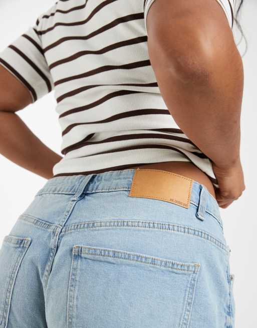ASOS DESIGN Curve – Mellanblå, bekväma jeansshorts i mom-modell, 4 av 5