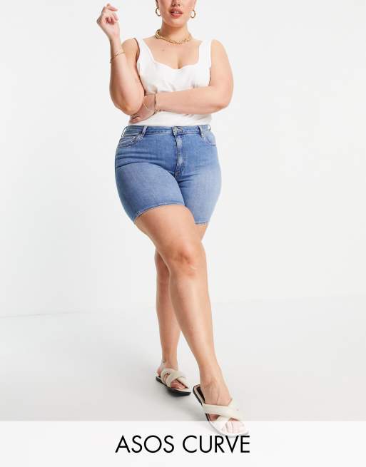 ASOS DESIGN Curve – Mellanblå jeansshorts i skinny passform med stretch och hög midja