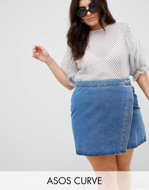 ASOS DESIGN – Curve – Mellanblå omlottkjol i denim