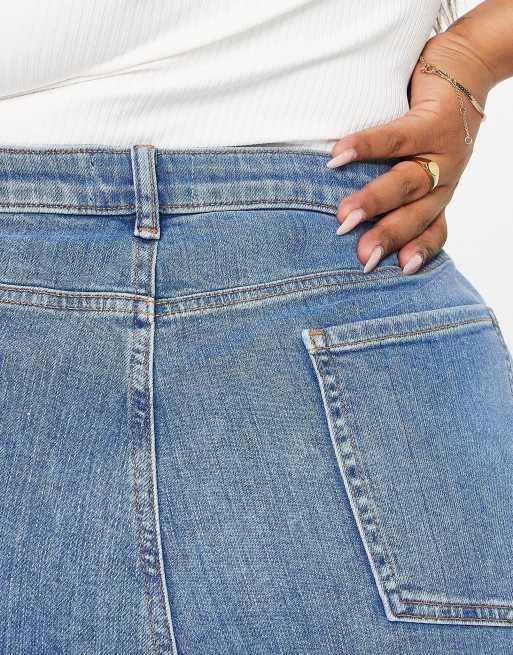 ASOS DESIGN Curve - Mellemblå, smalle mom-jeans , 3 af 4