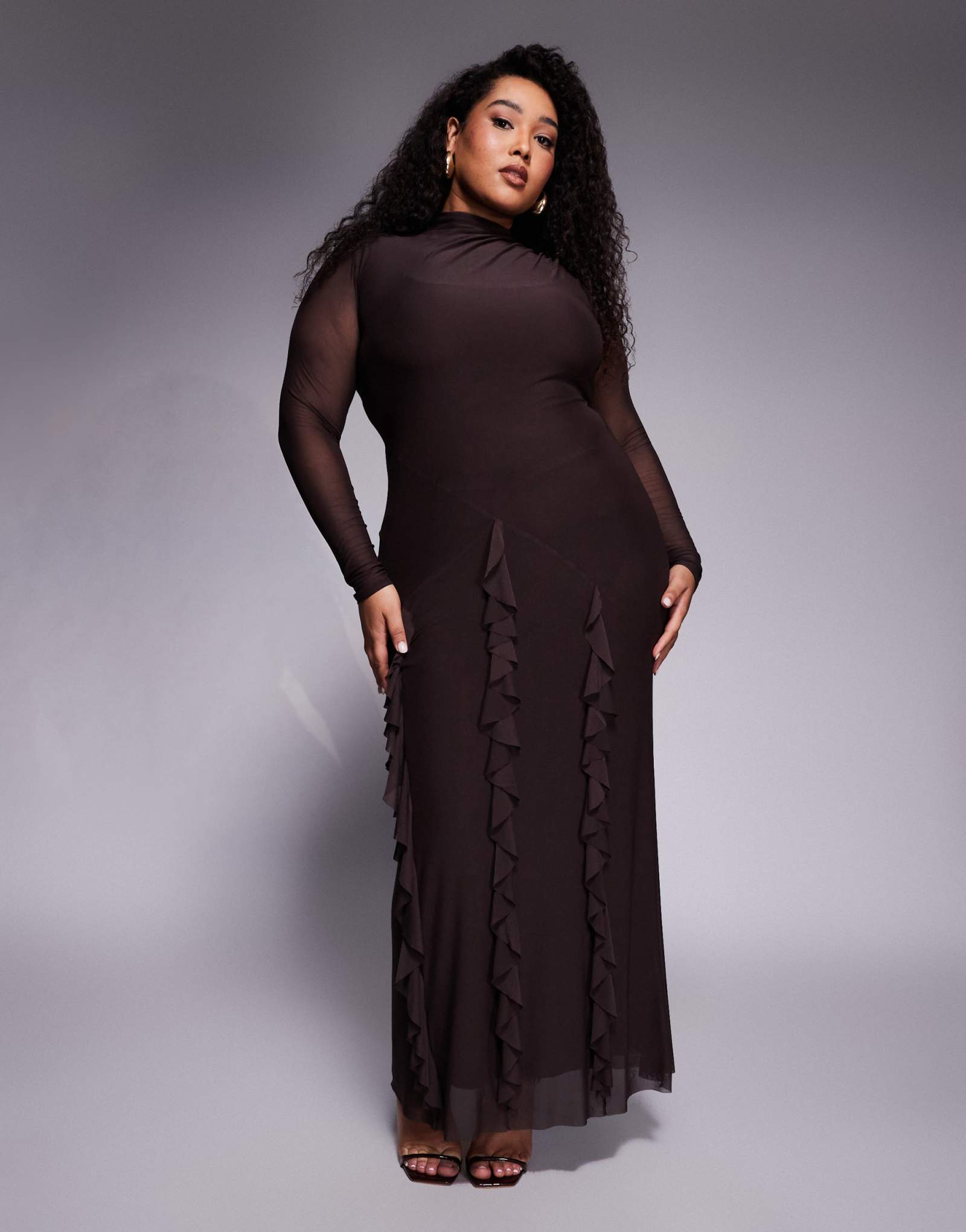 Макси-платье ASOS DESIGN Curve из сетчатой ткани с длинным рукавом и юбкой с оборками-водопадами шоколадного цвета
