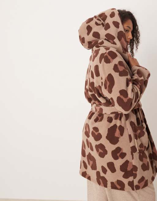 ASOS DESIGN Curve microfleece mini robe in leopard print, 3 of 4