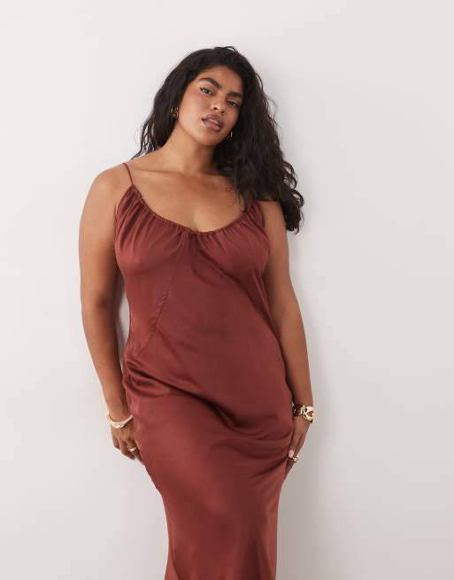 ASOS DESIGN Curve – Midaxi-Kleid in Rostrot mit U-Ausschnitt und Schrägschnitt, 2 von 4