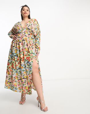 ASOS DESIGN Curve - Midi-Freizeitkleid aus Viskose mit Blümchenmuster, Fledermausärmeln und durchgehender Knopfleiste-Bu...