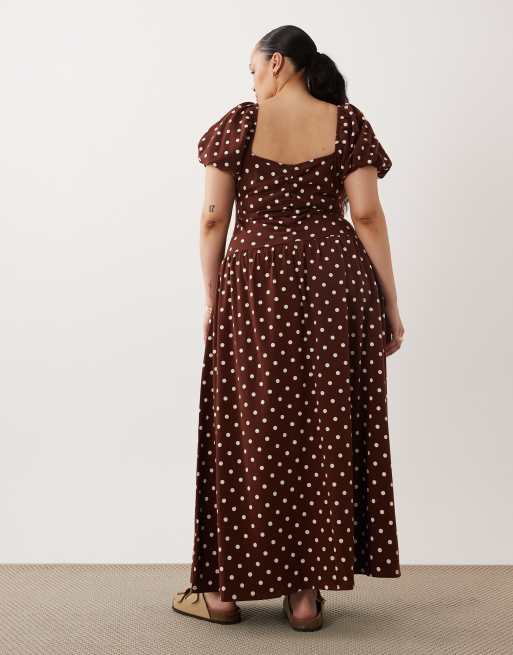 ASOS DESIGN Curve – Midi-Freizeitkleid in Schokobraun mit geraffter Vorderseite und Polka Dots, 4 von 4