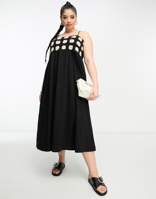 ASOS DESIGN Curve - Midi jurk met bandjes en gehaakte madeliefjes in zwart