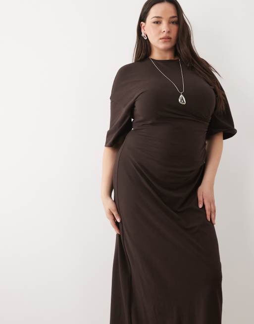 ASOS DESIGN Curve – Midi-T-Shirt-Kleid in Schokobraun mit seitlicher Raffung, 2 von 4
