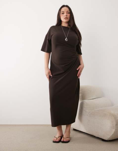 ASOS DESIGN Curve - Midi T-shirtjurk met gerimpelde zijkant in chocoladebruin - view 1