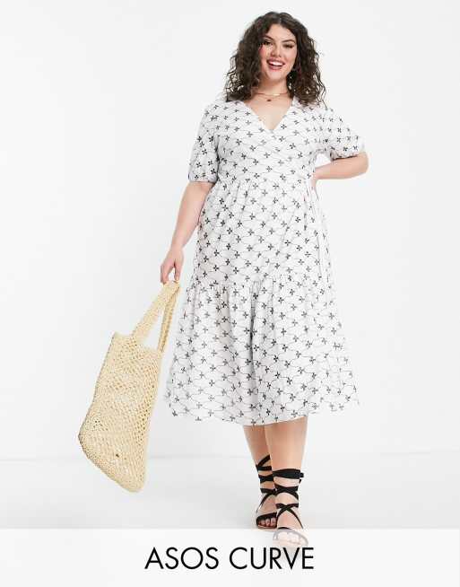 ASOS DESIGN Curve - Midi wikkeljurk met stroken, broderie en korte mouwen in wit met zwart contrast
