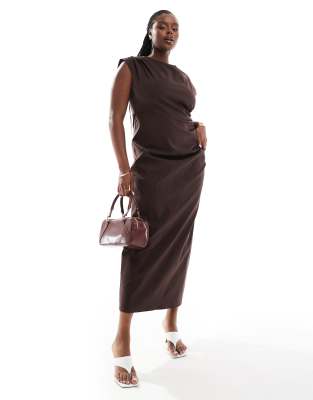 ASOS DESIGN Curve - Midikleid in Braun mit Drapierung-Brown