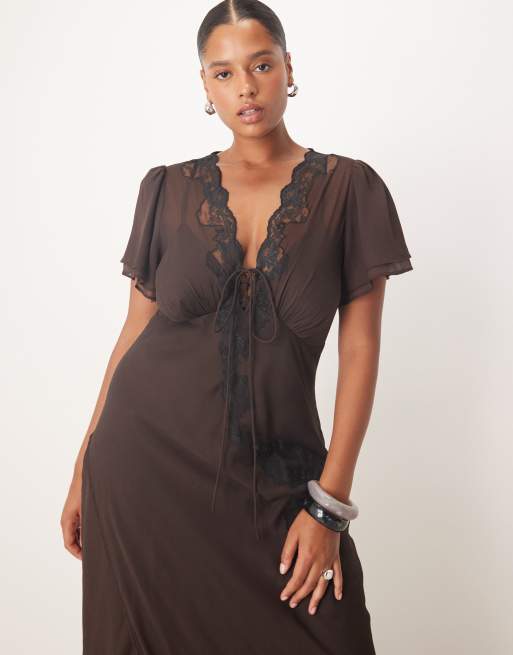 ASOS DESIGN Curve – Midikleid in Braun mit gebundener Vorderseite und Spitzenbesatz, 2 von 4