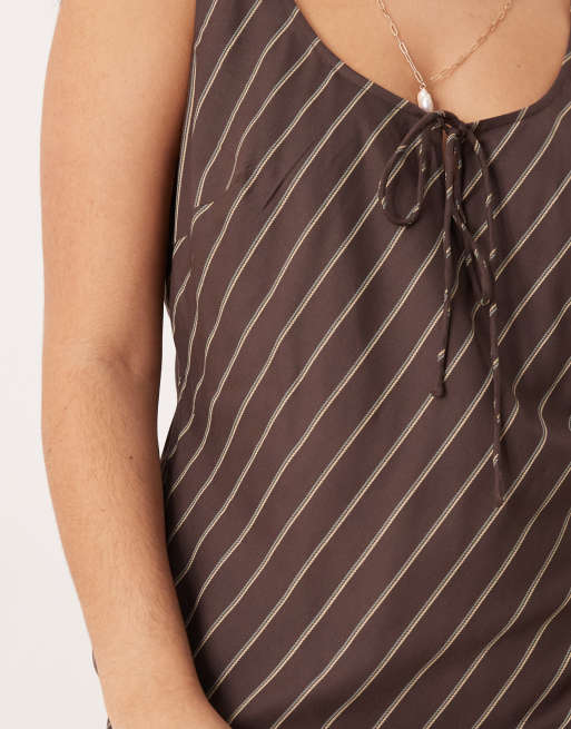ASOS DESIGN Curve – Midikleid in Schokobraun mit Streifenmuster, U-Ausschnitt und Bindedetail vorne, 3 von 4