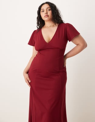 ASOS DESIGN Curve - Midikleid in Weinrot mit Rückenausschnitt und Flatterärmeln
