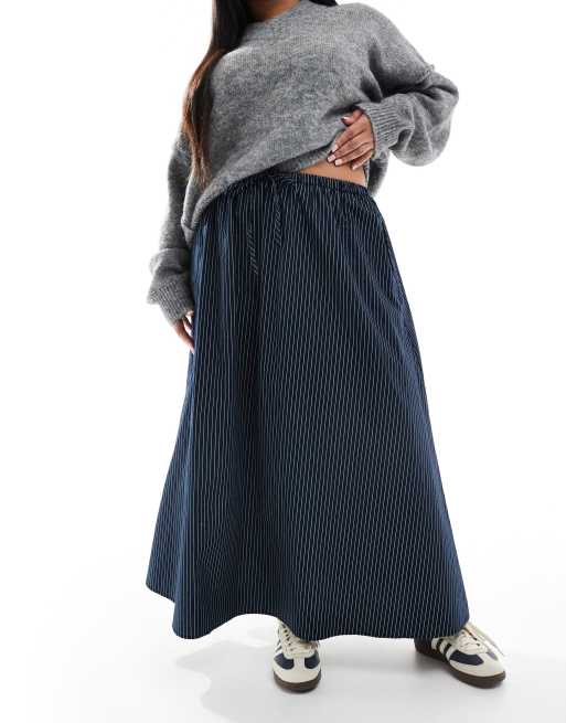 ASOS DESIGN Curve – Midirock in A-Linie in Marineblau gestreift mit geschnürter Taille, 3 von 5