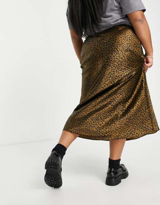 ASOS DESIGN Curve - Midirok van schuin gesneden satijn met luipaardprint, 2 van 4