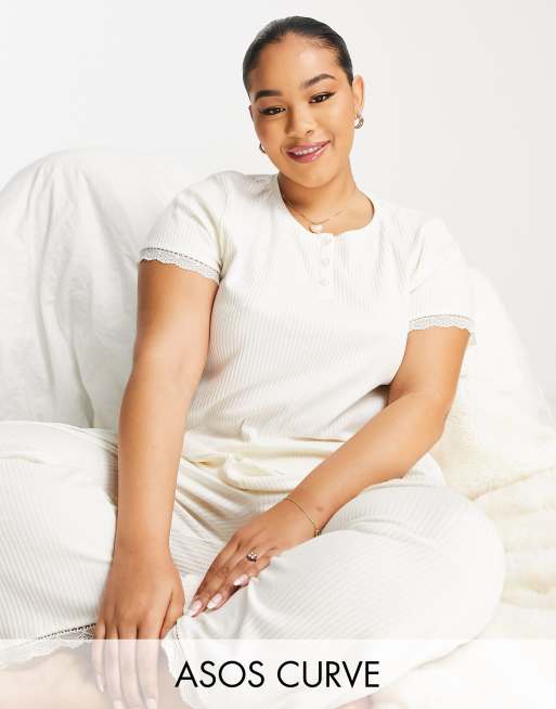 ASOS DESIGN Curve – Mieszaj i łącz – Kremowy prążkowany top piżamowy z koronkowym wykończeniem i guzikami