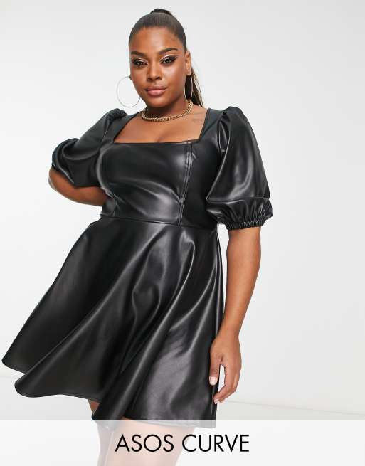 ASOS DESIGN Curve - Mini babydoll skaterjurk met leerlook in zwart
