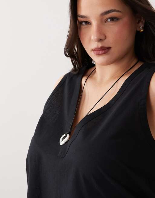 ASOS DESIGN Curve – Mini-Hängerkleid aus Baumwoll-Leinen in Schwarz mit V-Ausschnitt, 3 von 4