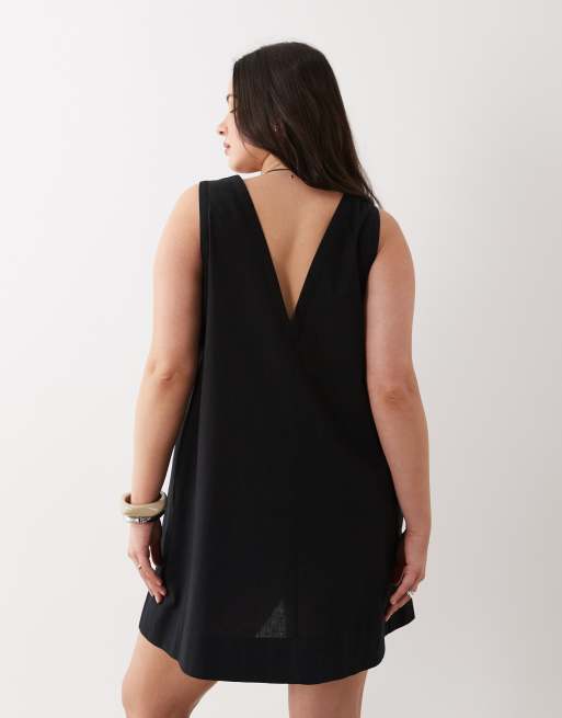 ASOS DESIGN Curve – Mini-Hängerkleid aus Baumwoll-Leinen in Schwarz mit V-Ausschnitt, 4 von 4