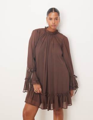 ASOS DESIGN Curve - Mini-Hängerkleid in Schokobraun mit gestuften, gerüschten Bündchen und Samtschleifen-Brown