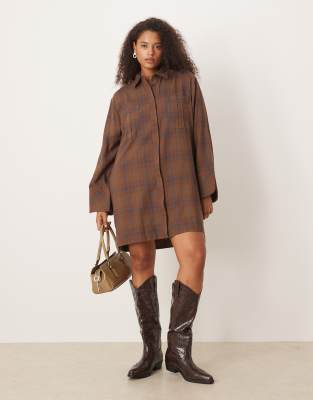 ASOS DESIGN Curve - Mini-Hemdkleid in Braun kariert mit breiten Bündchen und Oversize-Taschen-Bunt