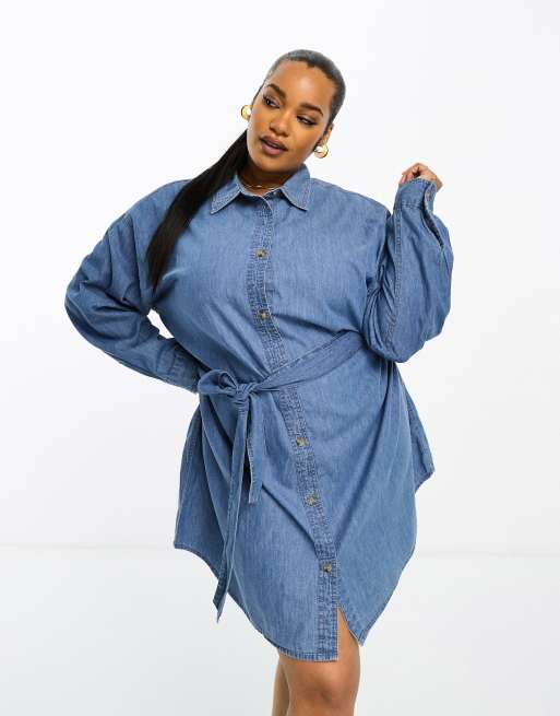 ASOS DESIGN Curve – Mini-Jeanskleid in mittlerer Waschung mit Bindegürtel